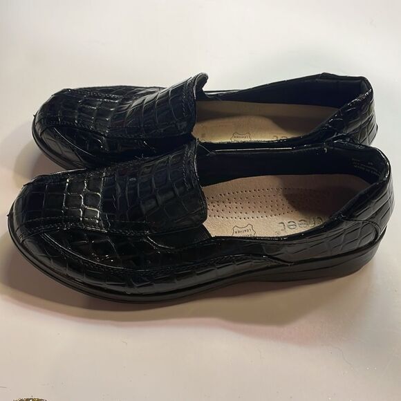 Instreet Womens Black Leather Slip On Alligator Pattern Shoes Sz 7.5 - Picture 5 of 13